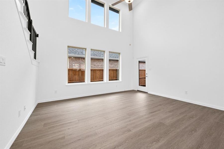 Spacious, unfurnished interior of a new home in Tarrytown, Crowley (Image 26).