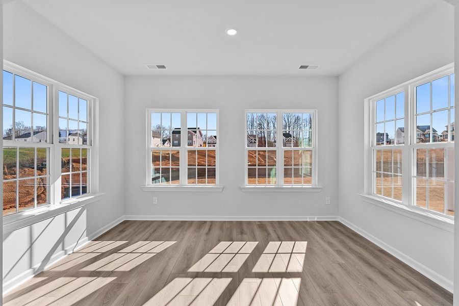 Spacious, unfurnished interior of a new home in Fieldstone, Lexington (Image 23).