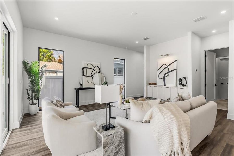 Furnished interior view inside a new home in , Orlando (Image 6).