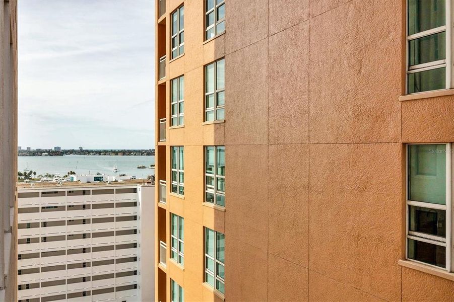 Condo located in Sarasota, FL showcasing its design and architecture (Image 3).