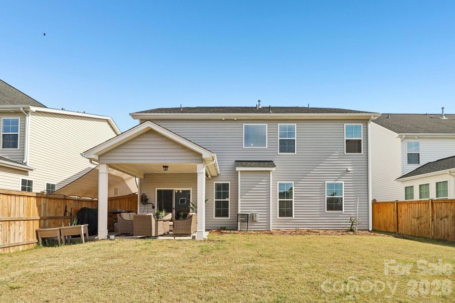 Exterior details and patio area of a home in Hadleigh Park, Lexington (Image 3).