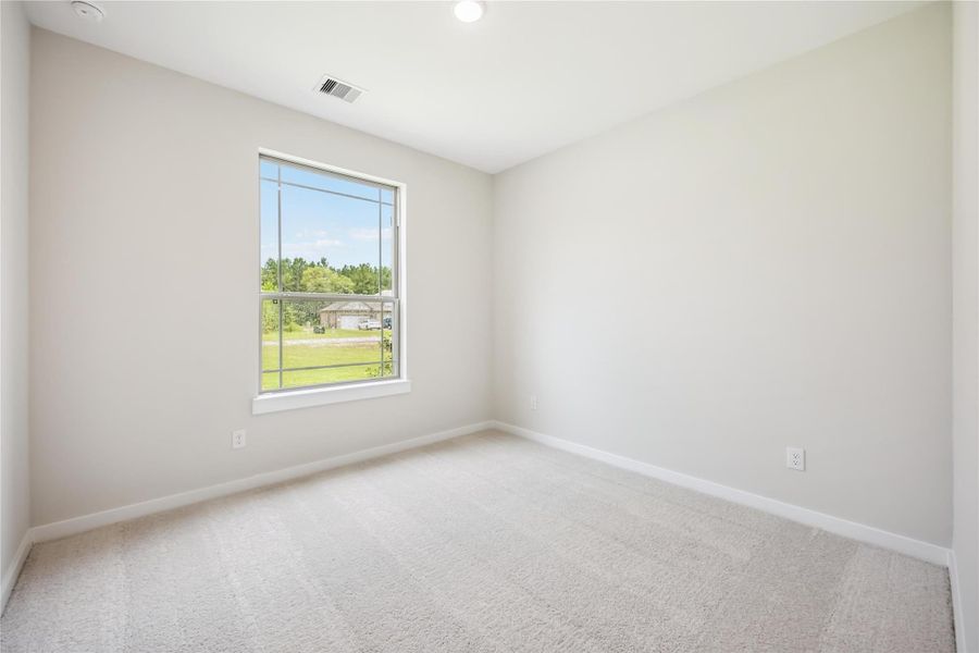 Spacious, unfurnished interior of a new home in Deer Pines, Conroe (Image 23).