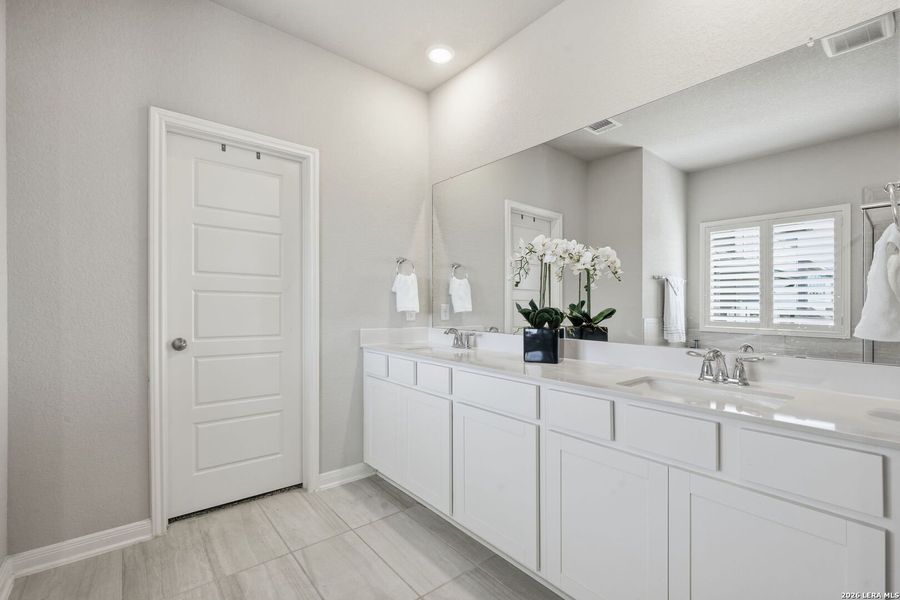 Furnished interior view inside a new home in Fox Falls, Boerne (Image 29).