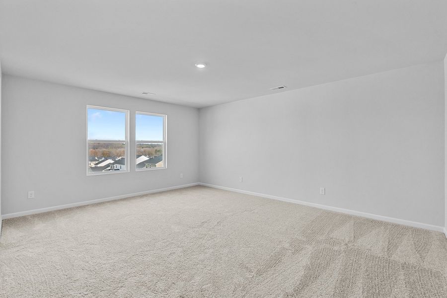 Spacious, unfurnished interior of a new home in Hanes Lake, Winston-Salem (Image 25).