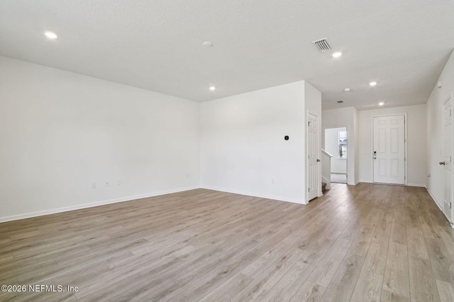 Spacious, unfurnished interior of a new home in Copper Ridge, Jacksonville (Image 12).
