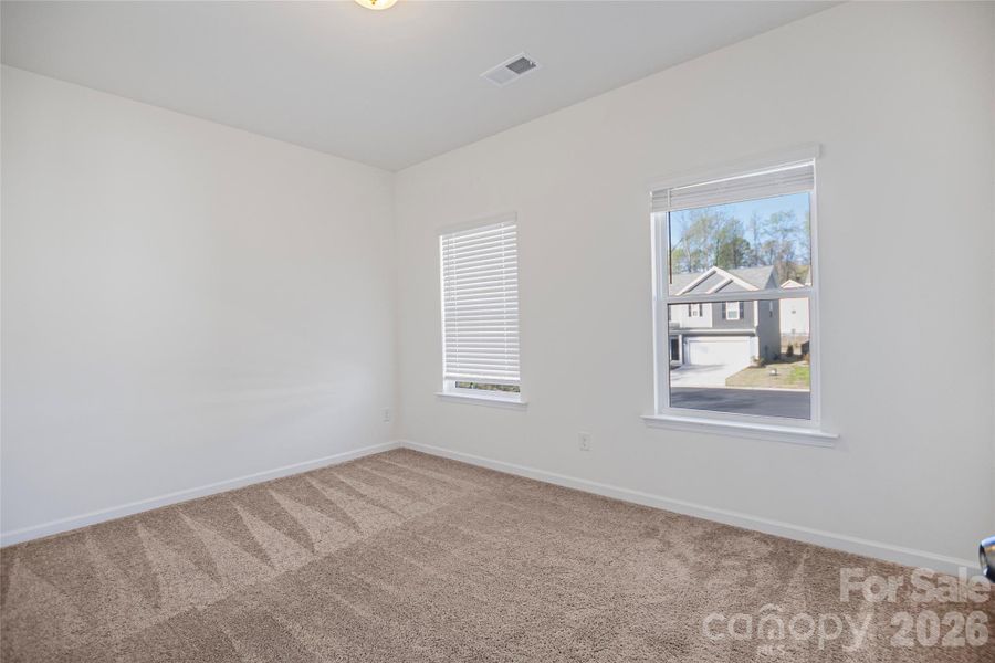 Spacious, unfurnished interior of a new home in Wilora Pond, Charlotte (Image 15).