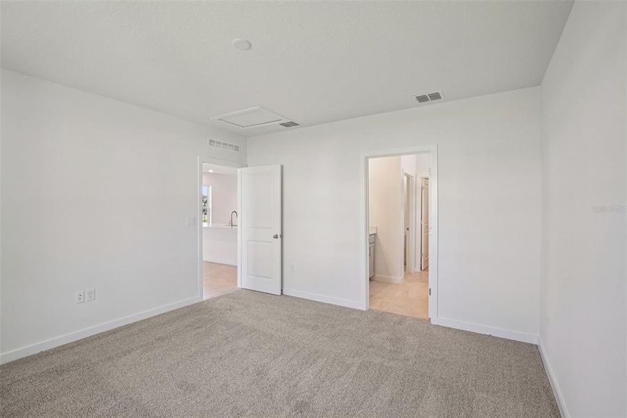 Spacious, unfurnished interior of a new home in Willowbrook North, Winter Haven (Image 22).