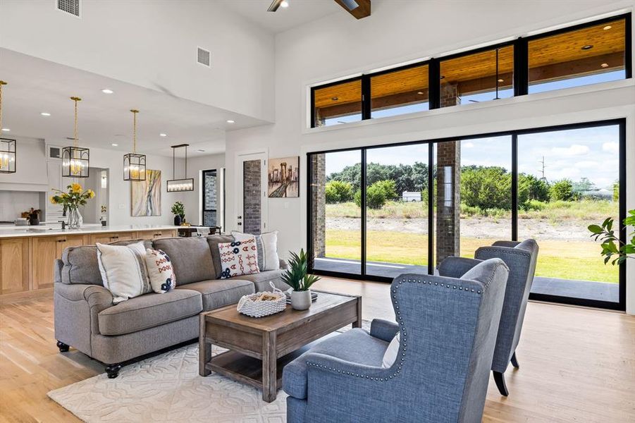 16 Foot Ceilings in Family Room 16 Foot Ceilings in Family Room