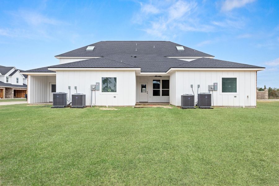 Exterior details and patio area of a home in , Neches (Image 23).