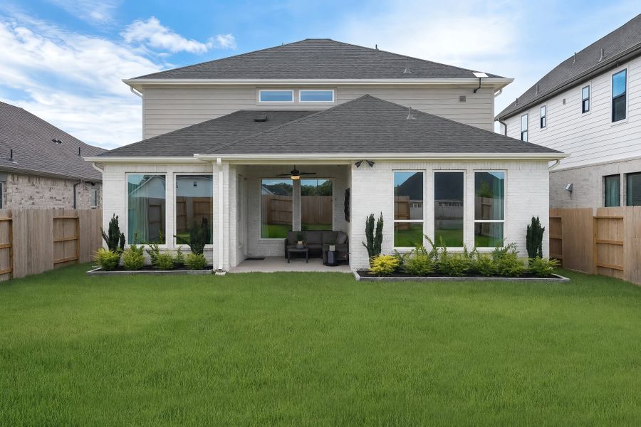 Representative exterior details of a home built from the Paige by Taylor Morrison in Ryehill, Rosenberg (Image 24).