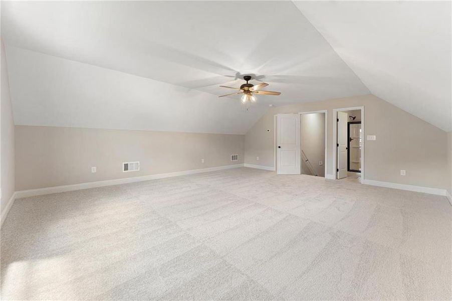 Spacious, unfurnished interior of a new home in , Jefferson (Image 31).