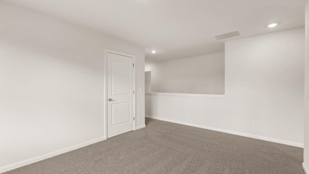 Spacious, unfurnished interior of a new home in Thompson Ridge, Dallas (Image 17). Spacious, unfurnished interior of a new home in Thompson Ridge, Dallas (Image 17).