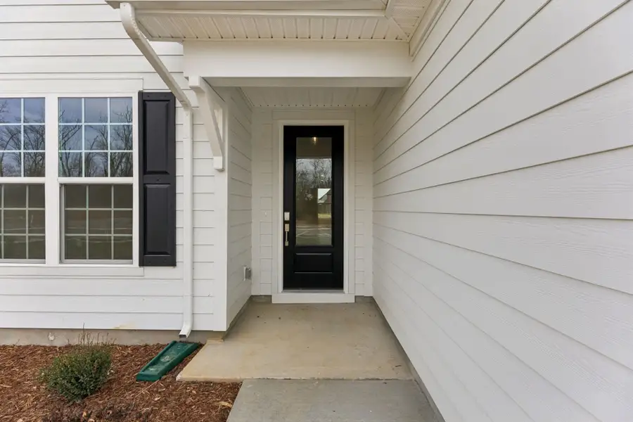 Exterior details and patio area of a home in Glenview Farms, Murfreesboro (Image 3).