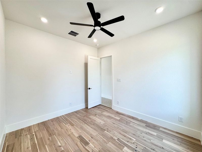 Spacious, unfurnished interior of a new home in , Washington (Image 25).
