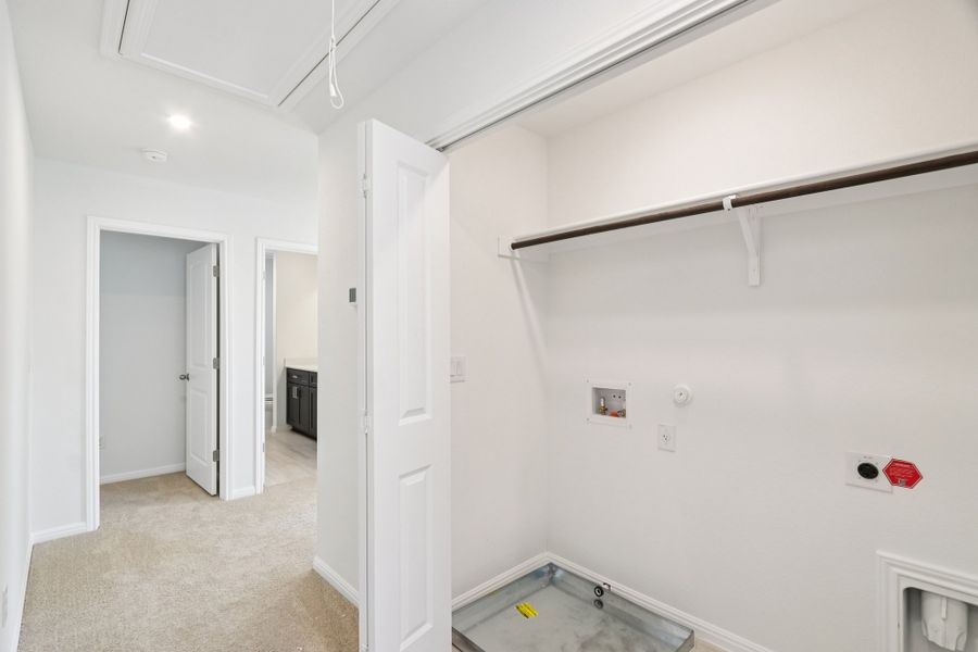 Spacious, unfurnished interior of a new home in Porter Country, Buda (Image 24).