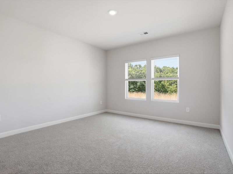Spacious, unfurnished interior of a new home in Village at White Pine, Pendleton (Image 16).