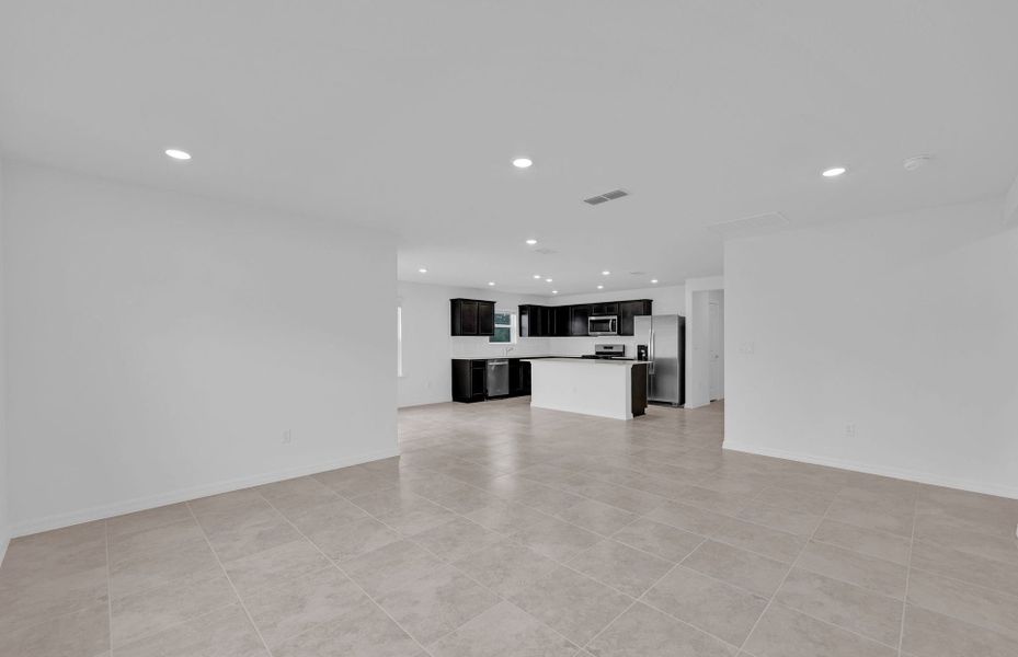 Spacious, unfurnished interior of a new home in Wells Landing, Jacksonville (Image 14).