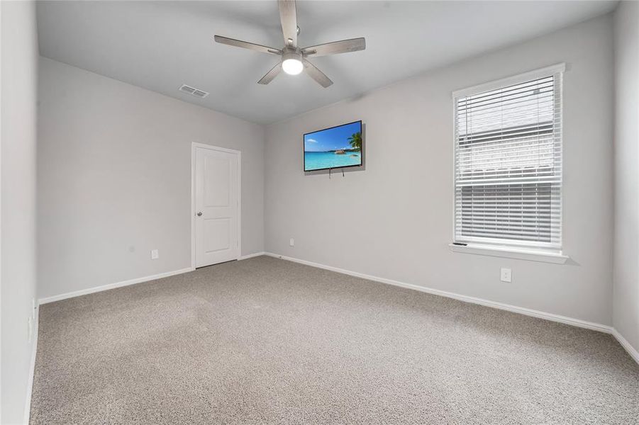 Spacious, unfurnished interior of a new home in Heritage Village, Haltom City (Image 21).