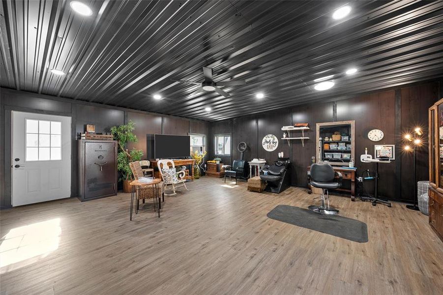 Salon - Metal Building