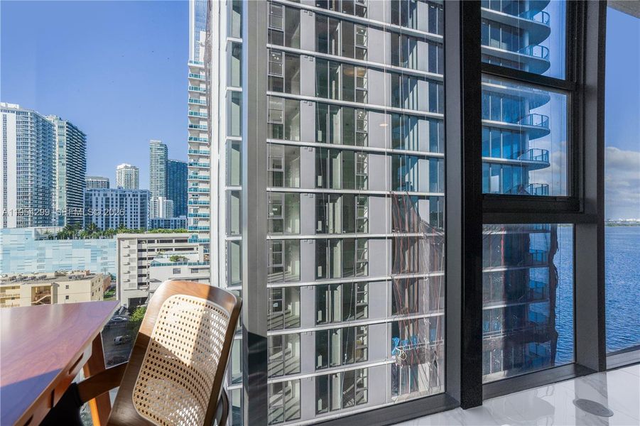 Condo located in Miami, FL showcasing its design and architecture (Image 4).