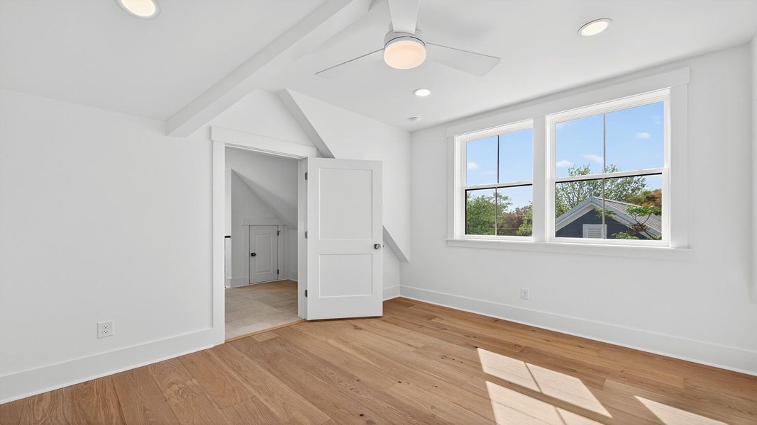 Spacious, unfurnished interior of a new home in Grants Court, Charleston (Image 19).