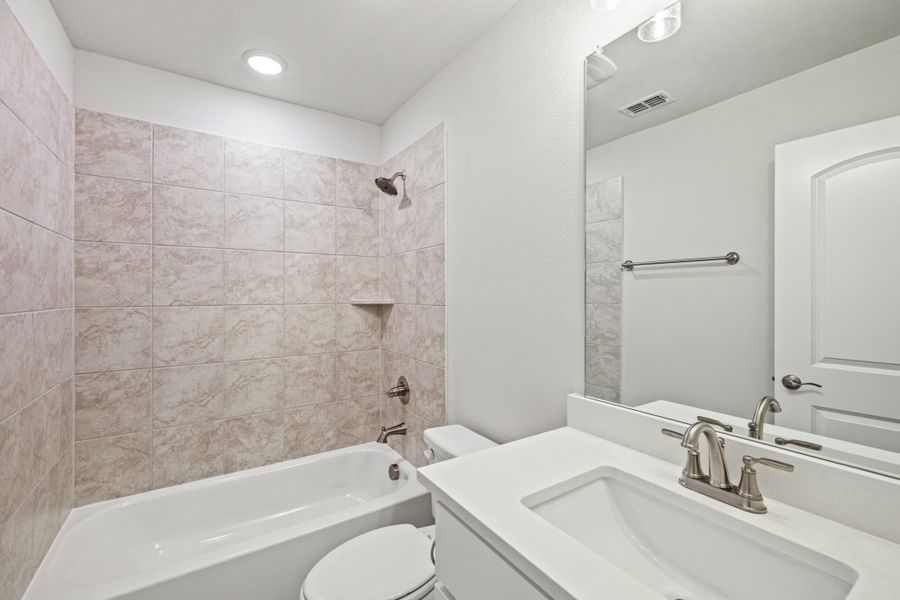 Furnished interior view inside a new home in Elevon, Lavon (Image 14).