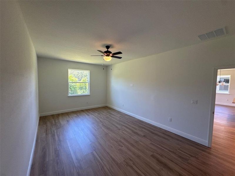 Spacious, unfurnished interior of a new home in , Apopka (Image 9).