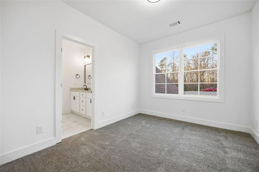 Spacious, unfurnished interior of a new home in , Dahlonega (Image 35).