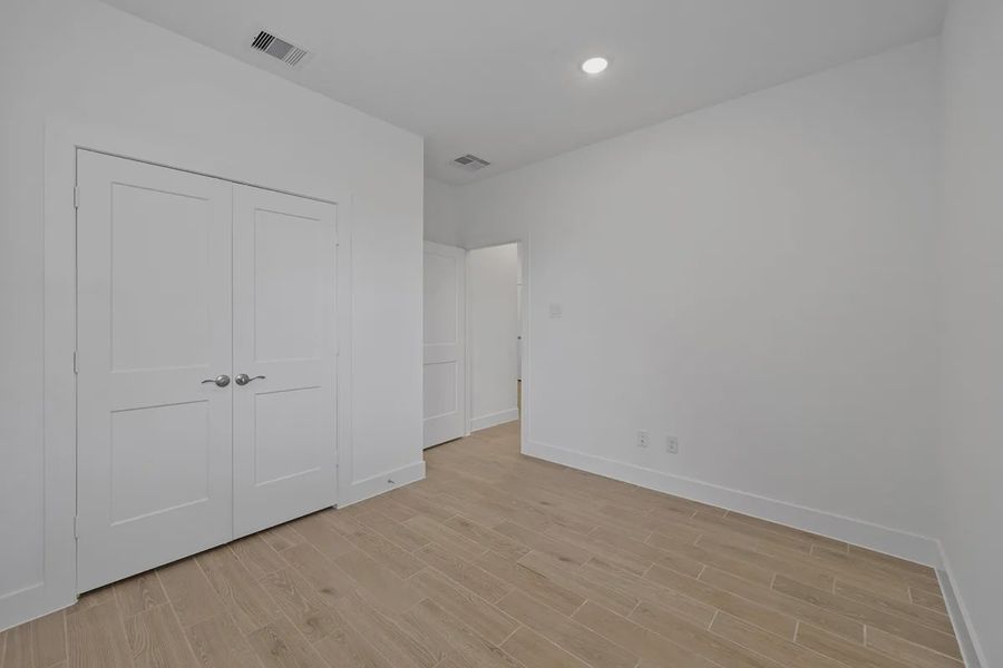Spacious, unfurnished interior of a new home in Elyson Courtyard Collection, Katy (Image 14).