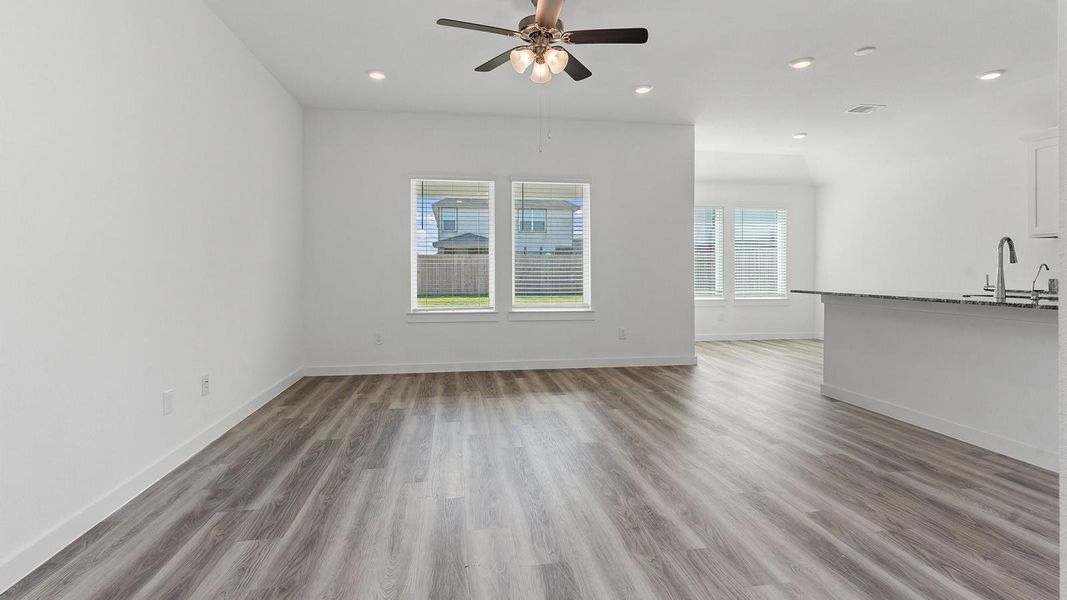 Spacious, unfurnished interior of a new home in Caldwell Crossing, Iowa Colony (Image 18). Spacious, unfurnished interior of a new home in Caldwell Crossing, Iowa Colony (Image 18).