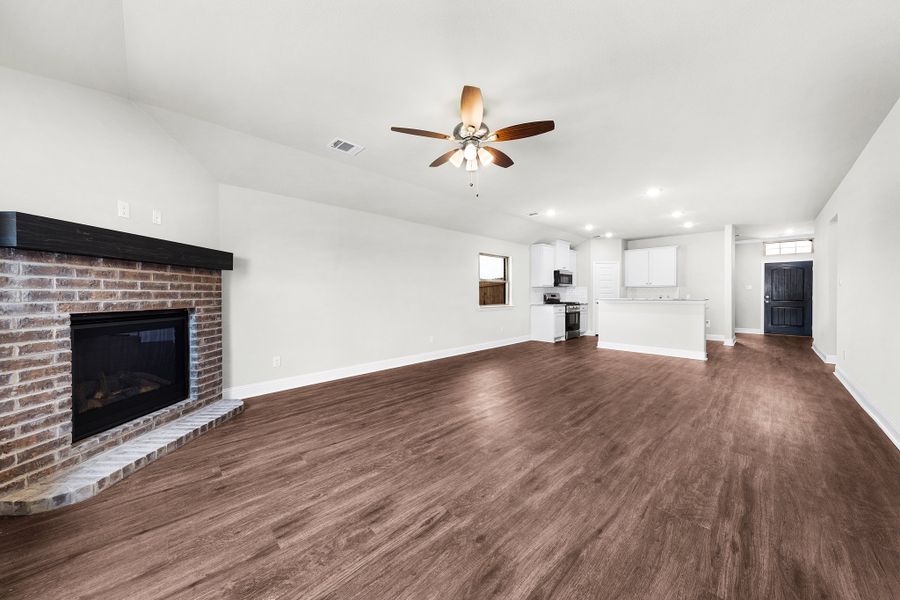 Spacious, unfurnished interior of a new home in Fox Landing, Caddo Mills (Image 15).