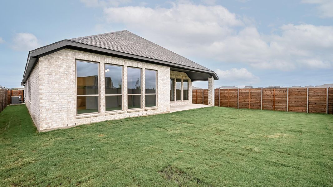 Exterior details and patio area of a home in Juniper Springs, Lockhart (Image 3).