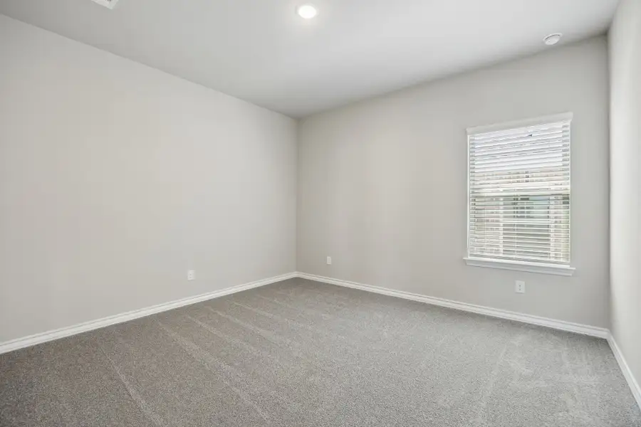 Spacious, unfurnished interior of a new home in Mayfield Farms, Arlington (Image 29).
