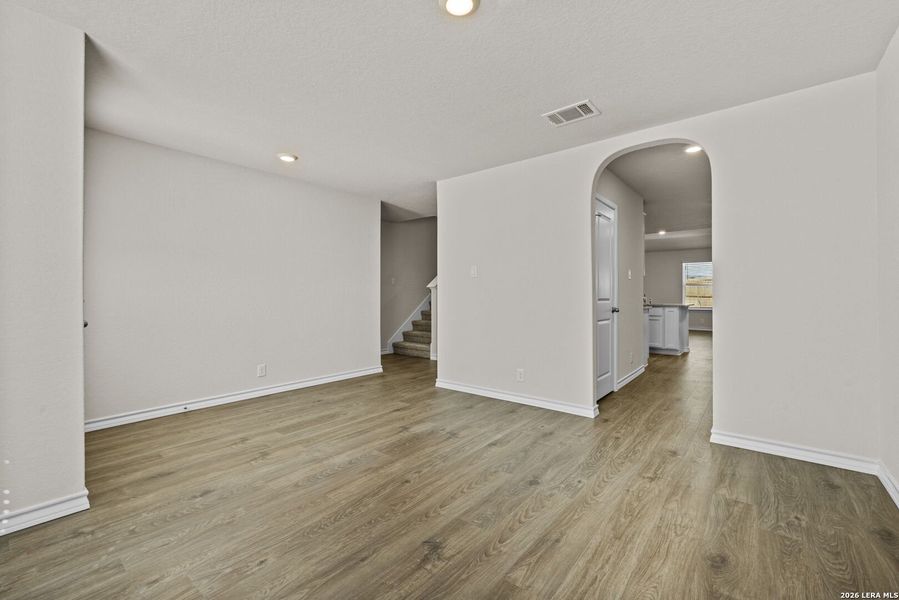 Spacious, unfurnished interior of a new home in Redbird Ranch, San Antonio (Image 12).