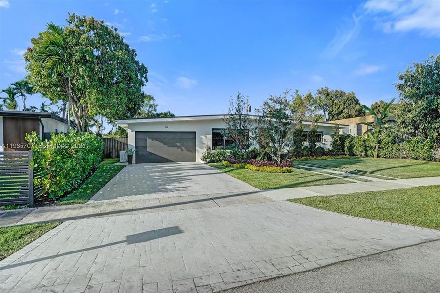 Community amenities in , North Miami Beach (Image 48).