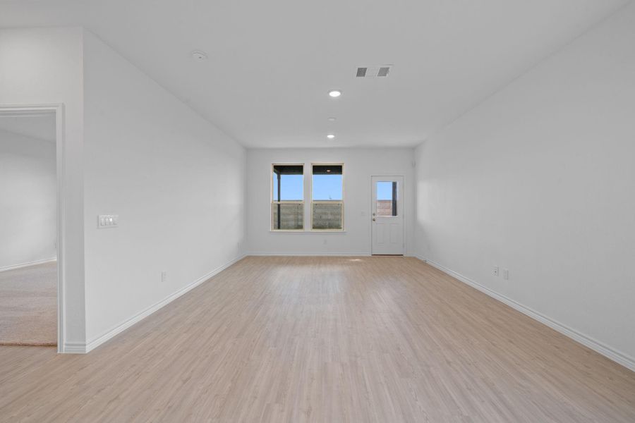 Spacious, unfurnished interior of a new home in River Ranch, Dayton (Image 22).