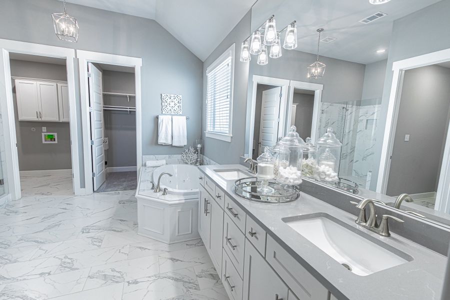 Representative furnished interior of a home built from the Worthington by Grant & Co in White Oak, Arlington (Image 51).