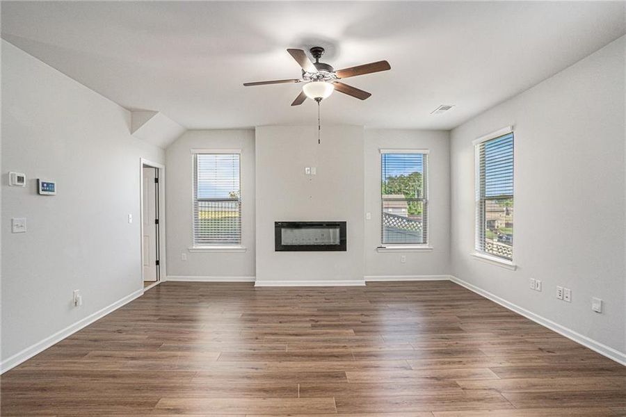 Spacious, unfurnished interior of a new home in , Hampton (Image 36).