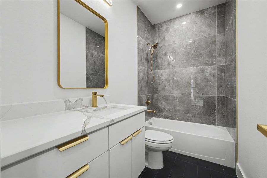 Furnished interior view inside a new home in , Dallas (Image 30).