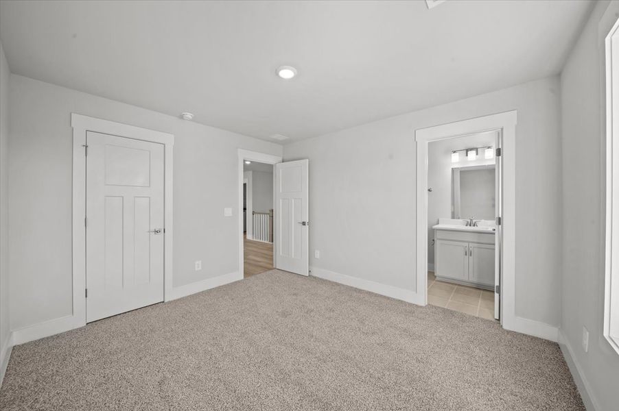Spacious, unfurnished interior of a new home in Riverwood Farm, Piedmont (Image 25). Spacious, unfurnished interior of a new home in Riverwood Farm, Piedmont (Image 25).