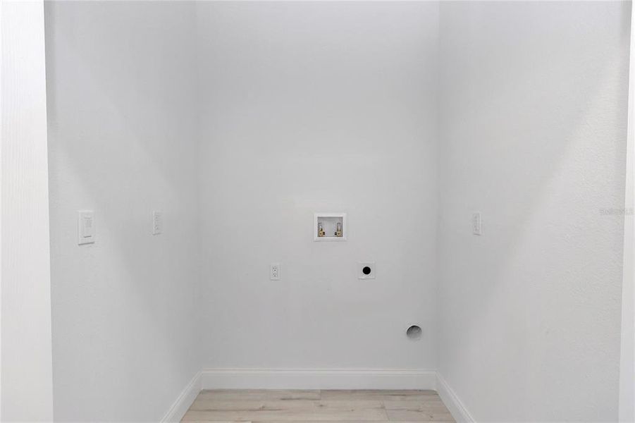 Spacious, unfurnished interior of a new home in , Ocala (Image 28).