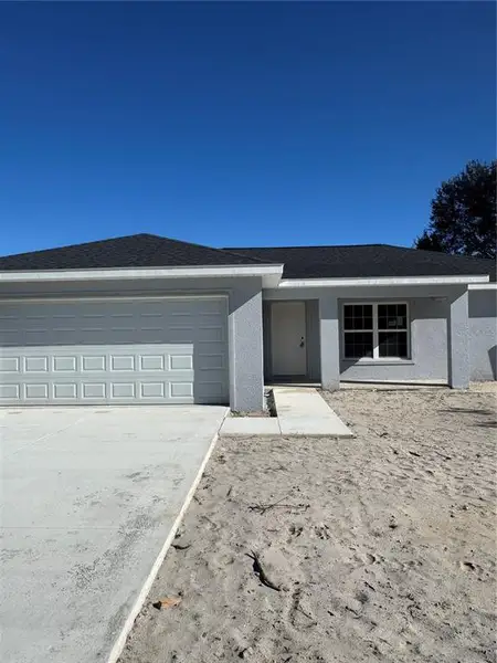 Exterior details and patio area of a home in , Ocklawaha (Image 3).