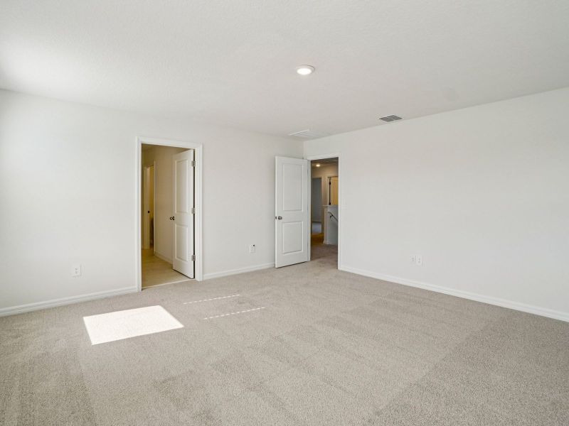 Spacious, unfurnished interior of a new home in Two Rivers - Classic Series, Zephyrhills (Image 16).