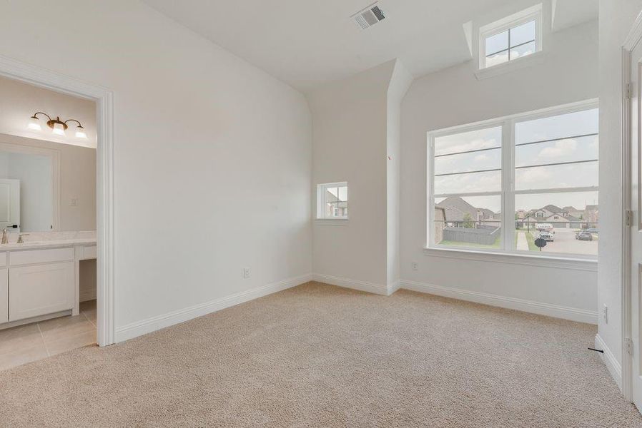 Spacious, unfurnished interior of a new home in Prairie Ridge, Venus (Image 12).