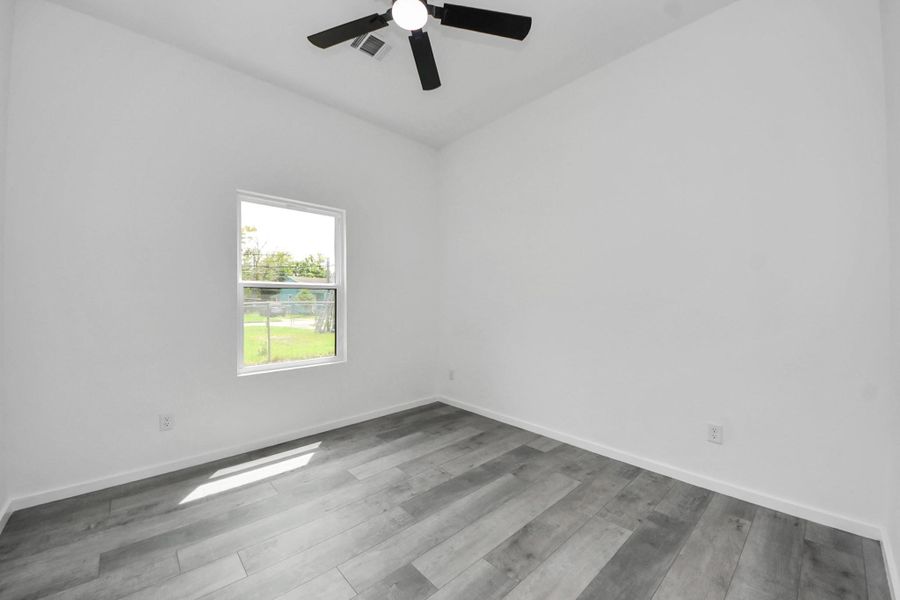Spacious, unfurnished interior of a new home in , Baytown (Image 14).