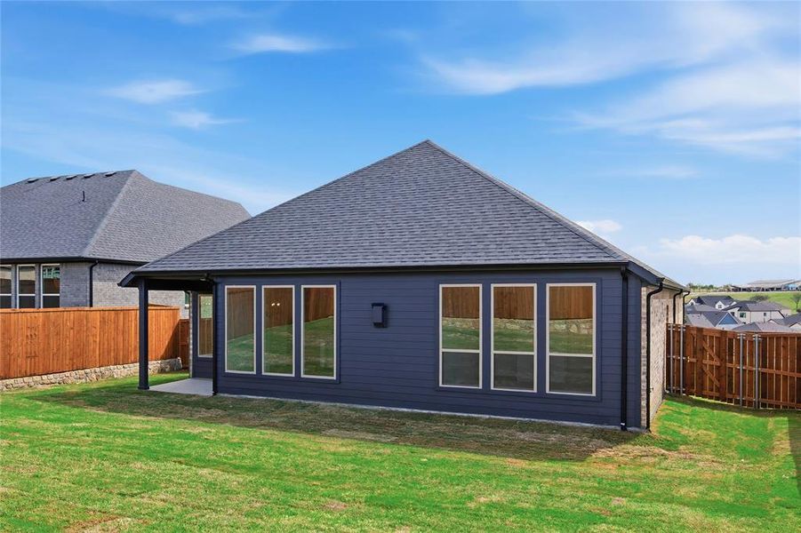 Exterior details and patio area of a home in Talon Hills, Fort Worth (Image 26).