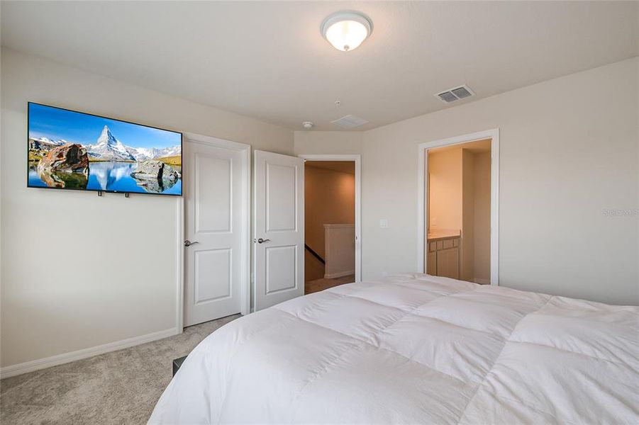 Furnished interior view inside a new home in , Orlando (Image 14).