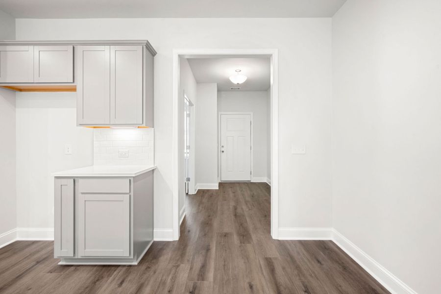 Spacious, unfurnished interior of a new home in Waterways, Richmond Hill (Image 16).