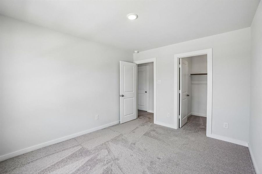 Spacious, unfurnished interior of a new home in Ambergrove, Royse City (Image 27).