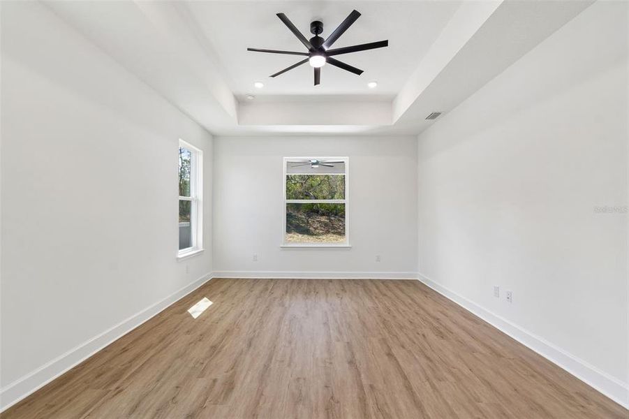 Spacious, unfurnished interior of a new home in , Weeki Wachee (Image 73).